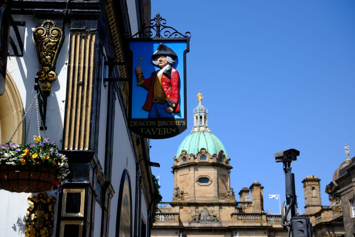 Deacon Brodie’s Tavern, a traditional pub in Edinburgh